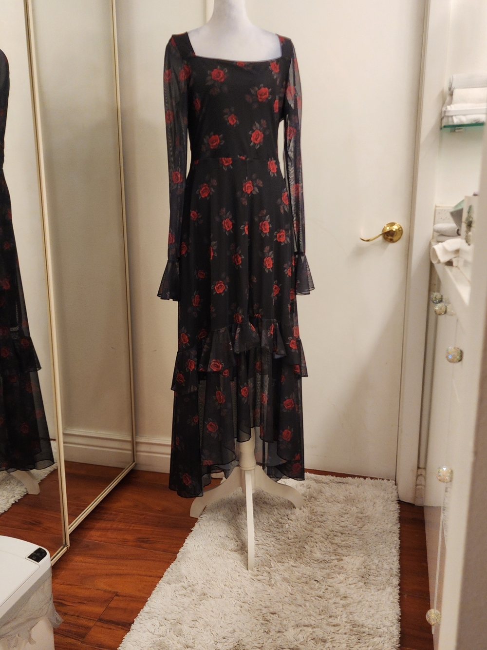 Elegant Black High-Low Maxi Dress with Red Rose Print - Picture 6 of 11